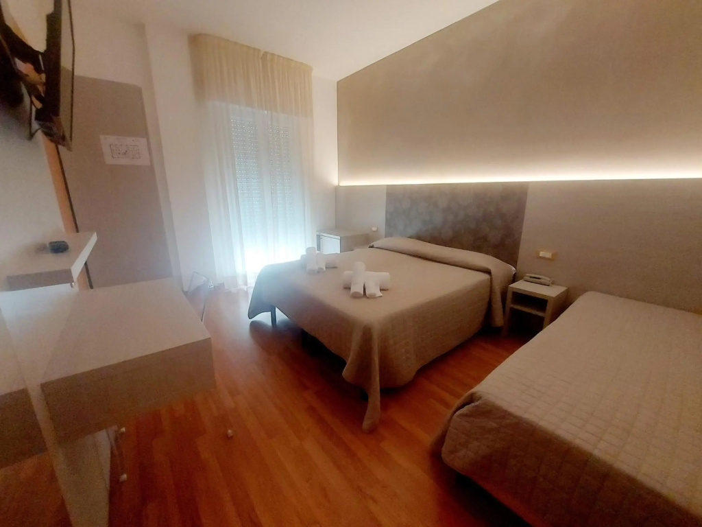 Hotel Monica