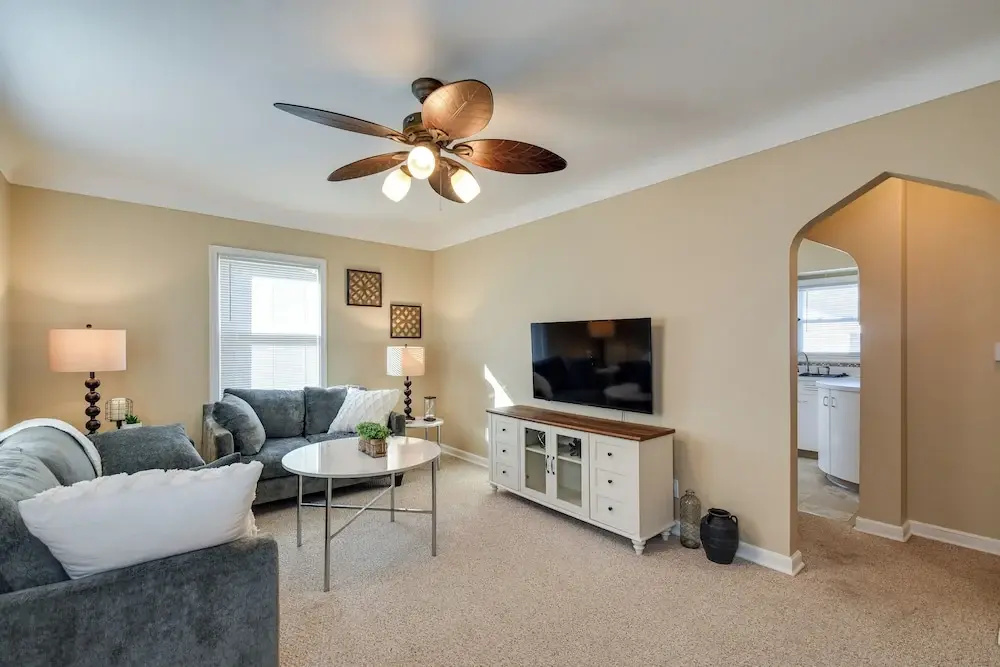 Quaint Cedar Rapids Home, 4 Mi to Downtown!