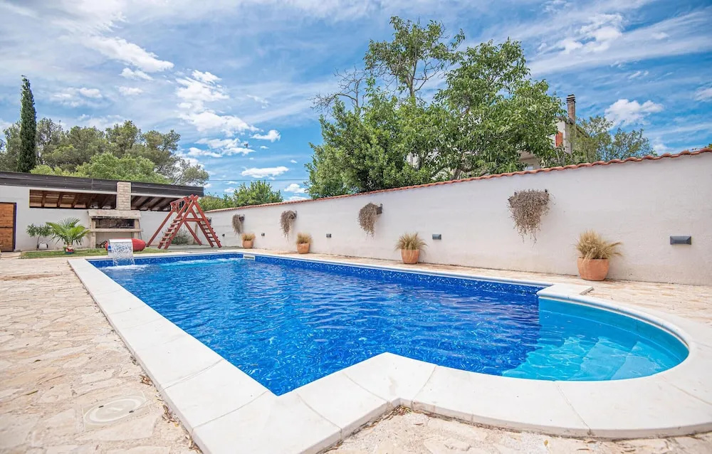 Nice Apartment in Dubrava kod Sibenika With Outdoor Swimming Pool, Wifi and 1 Bedrooms