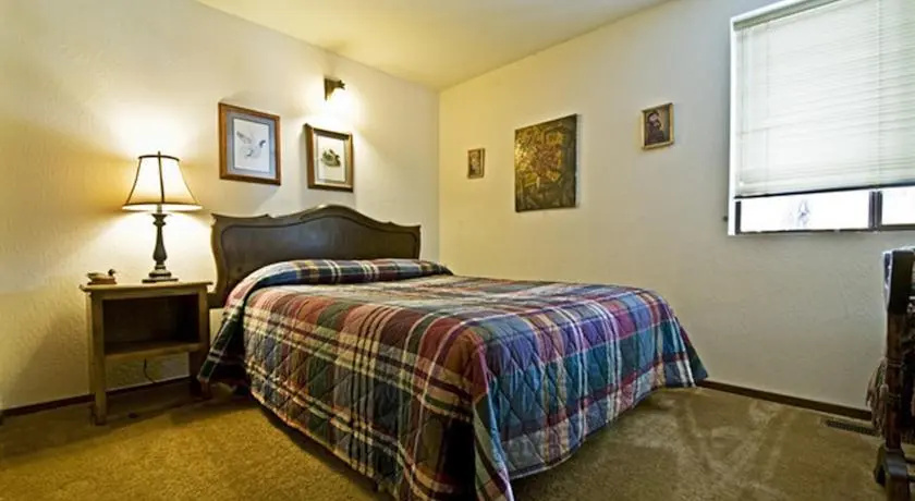 Tahoe Donner Cabin with Alpine Views and Hot Tub