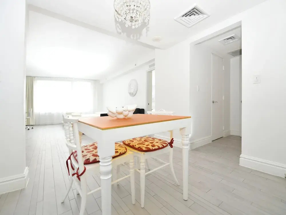 Suite 2 Rooms In a 5 Hotel #404. 2 Queen & King