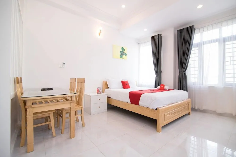RedDoorz Plus Near Gia Dinh Park