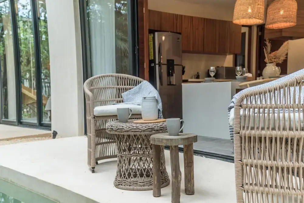 Luxurious Stylish 3BR Apartment Exceptional Location Private Pool Uncovered Patio
