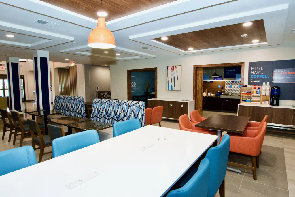 Holiday Inn Express Hotel & Suites St. Charles by IHG