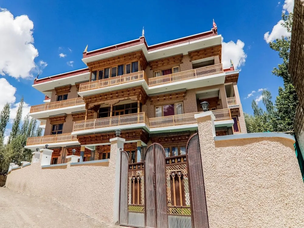 Oyo 38068 Sankar Residency