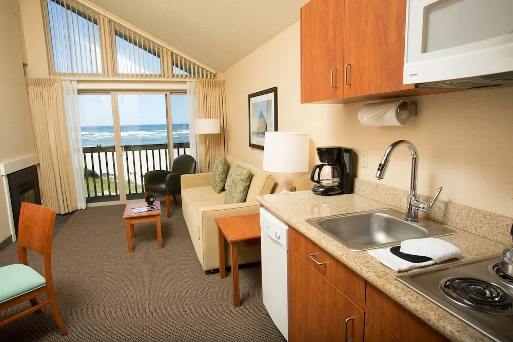 Schooners Cove Inn