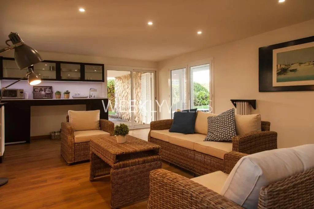 Villa Sitges Tupinetti Beach at 1 min walk Amaizing Garden and View Center Sitges 5 minutes walk NO NEED CAR