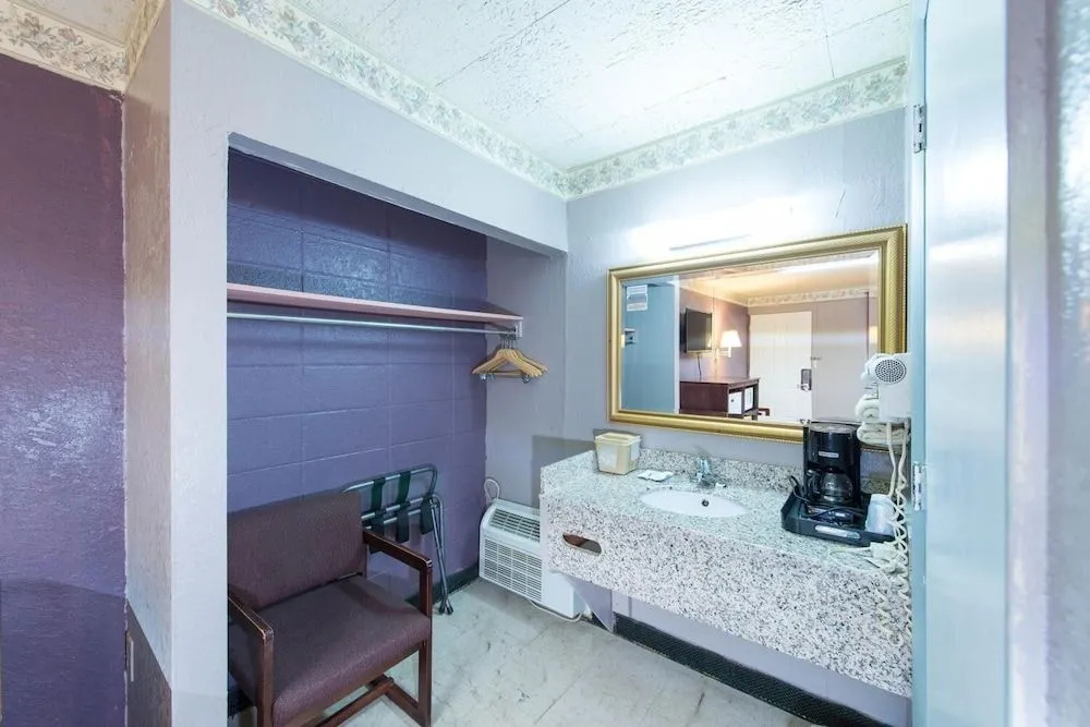 Budget Inn Express