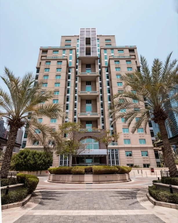 Elegant 3BR in Dubai Marina With Scenic Views!
