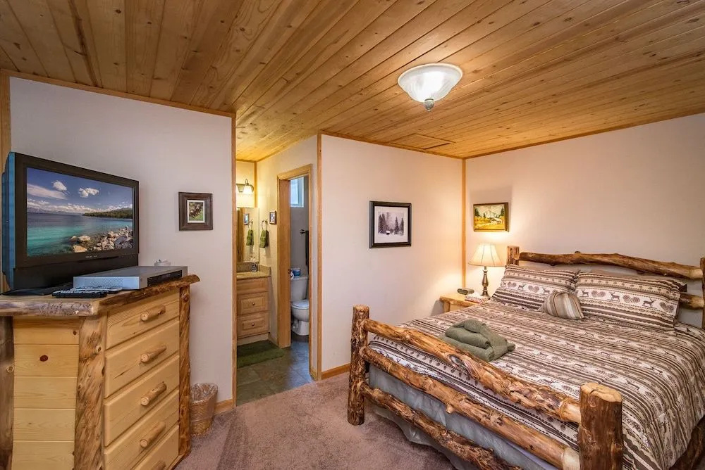 Cozy 1BD South Lake Tahoe by RedAwning
