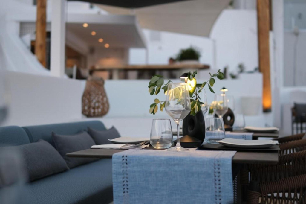 Aqua Luxury Suites by Estia