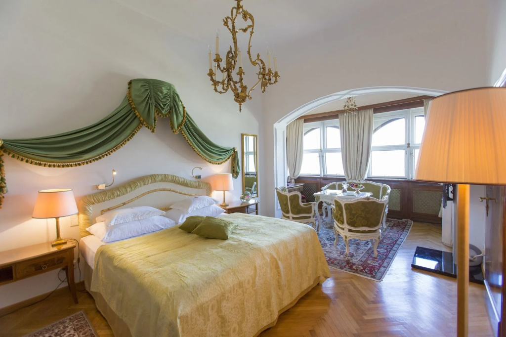Hotel Schloss Mönchstein