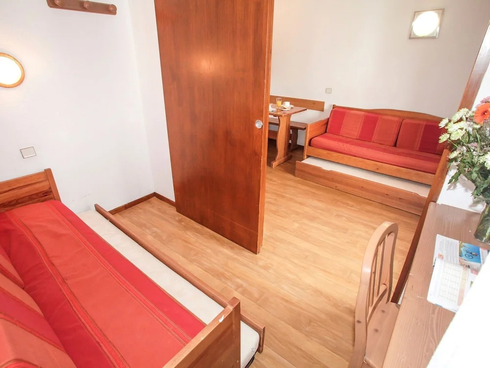 Neat studio in a modern chalet at 250 m. from a ski lift