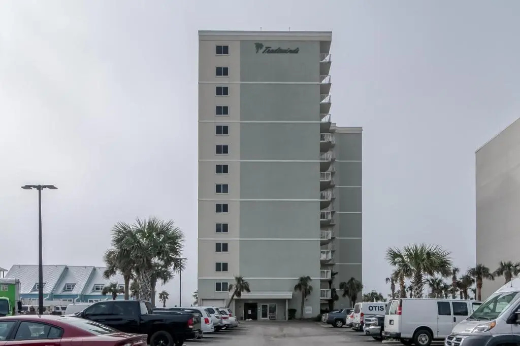 Tradewinds 906