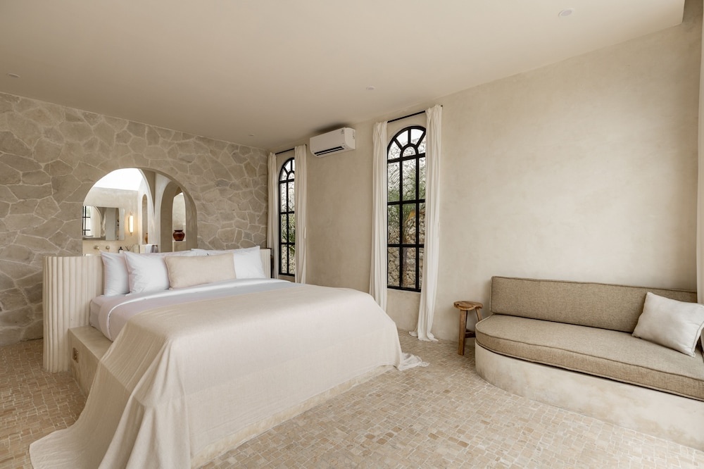 Private Pool Villa Bocami Suites- 2 by OriVista