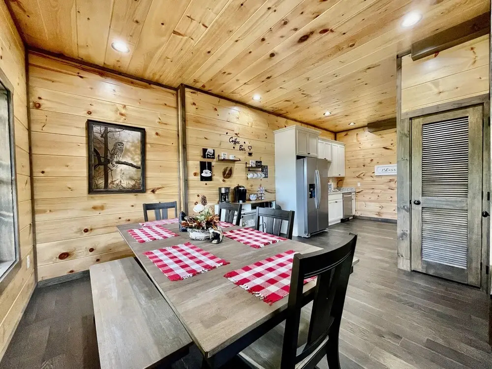 Bearly Behaving 2 Bedroom Cabin by RedAwning