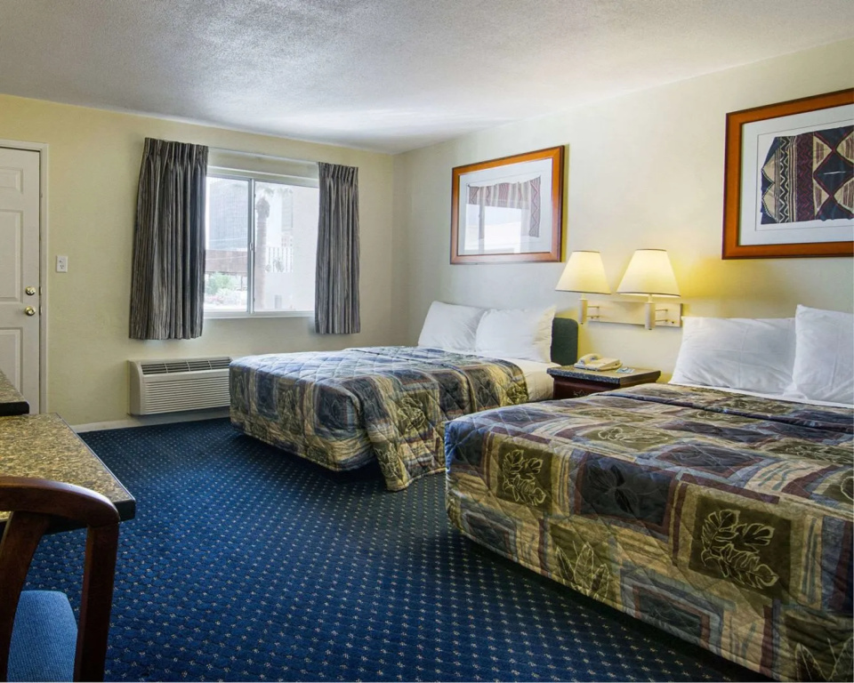 Central Phoenix Hotel