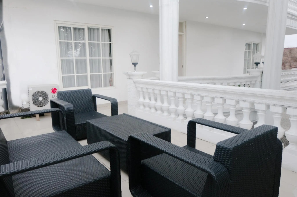 OYO 696 Hasanah Guest House Syariah De Saphire