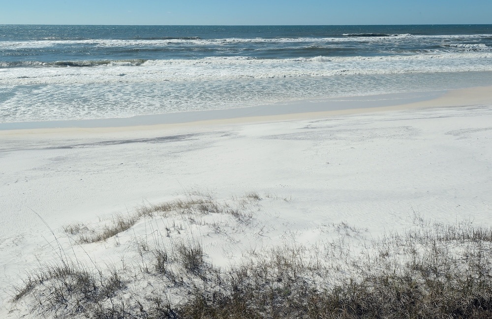 Summerwind With Ocean Views, Beach & Pool 3 Bedroom Condo