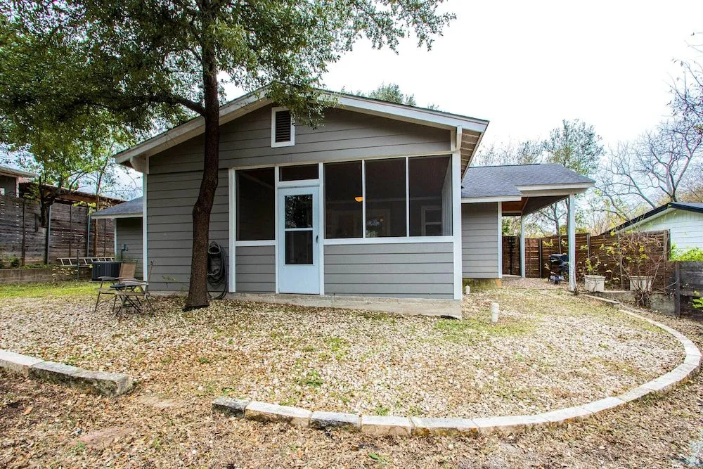 Screened-in Porch Walkable to Soco