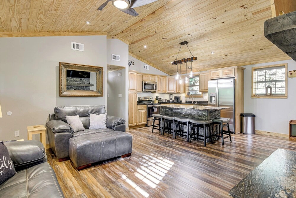 Sevierville Cabin ~ 3 Mi to the Island!