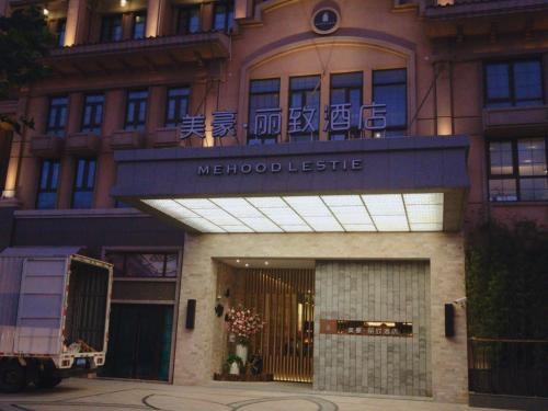 Mehood Lestie, Shanghai Jiaotong University Dongchuan Road