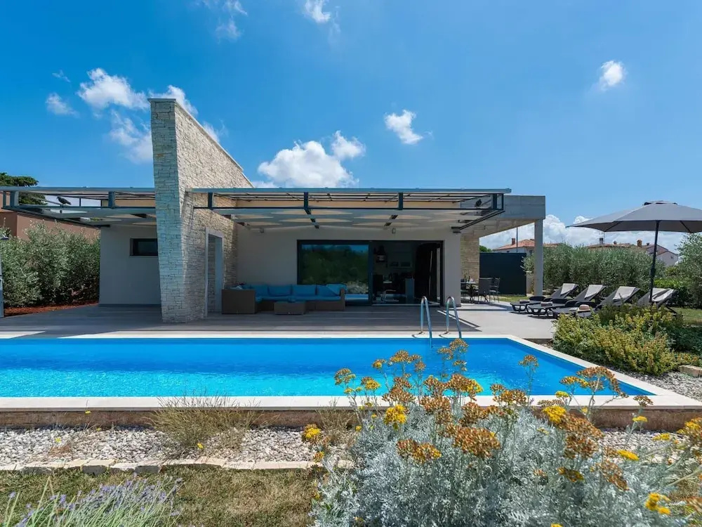 Modern Villa With Pool, Covered Terrace and sea View