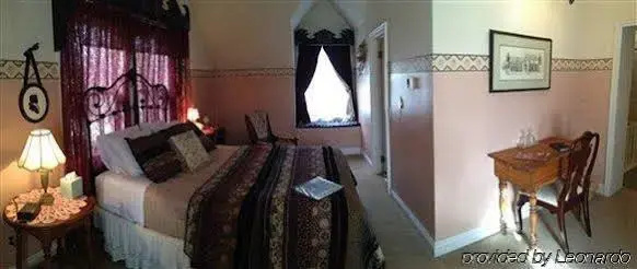 The Cottage at 241 North
