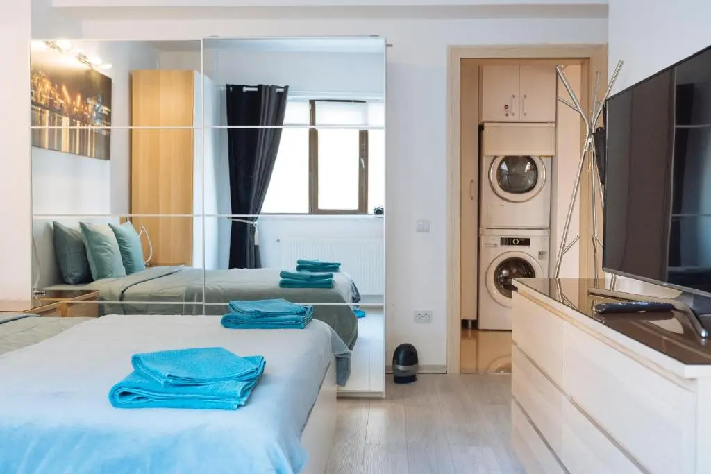 Tres Chic DOUBLE sized Apartment