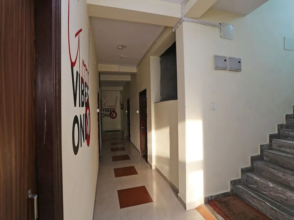 OYO Flagship 128 AIIMS BHU