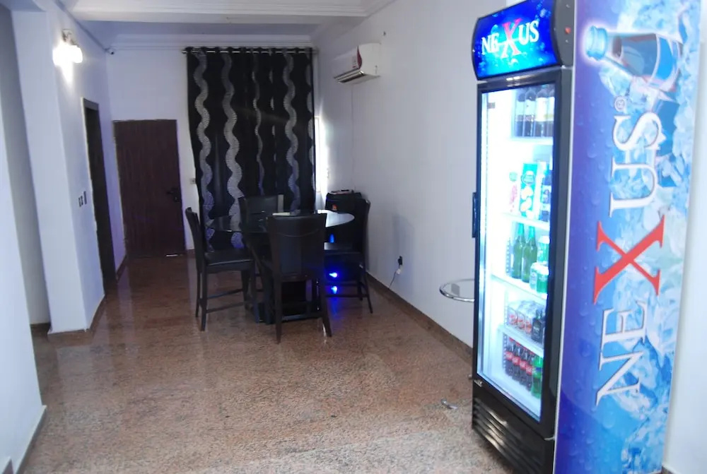 Kings Court Apartment