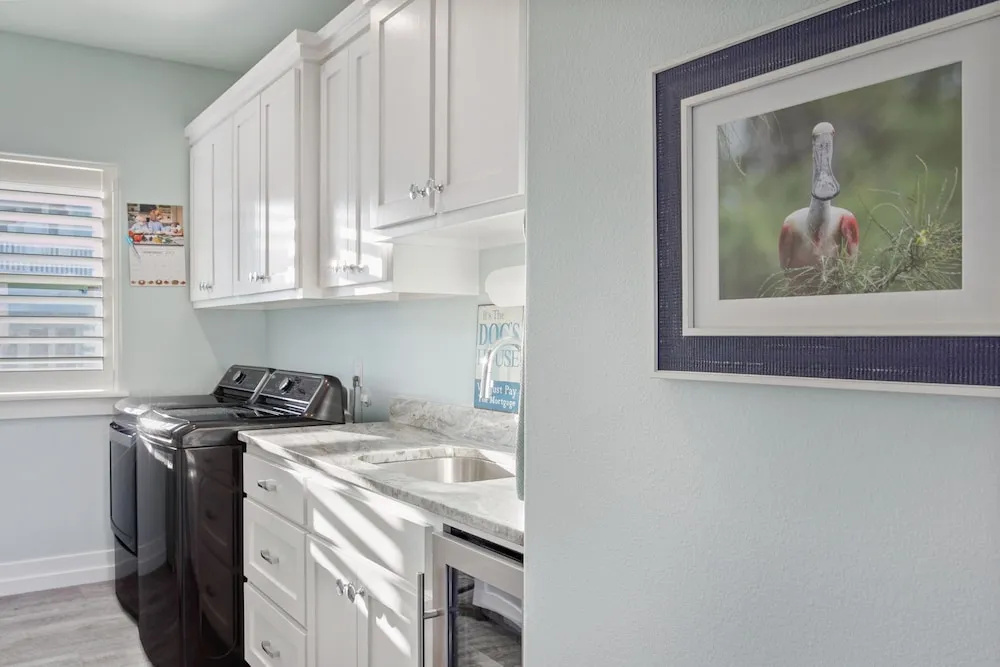 Gulf-view New-build W/ Pool & On-site Beach Access 4 Bedroom Home