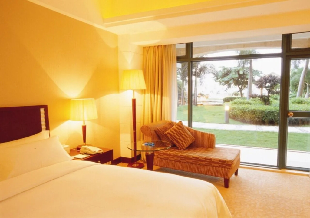 CP Peninsula Hotel