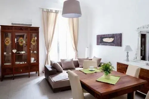 Zefnea House