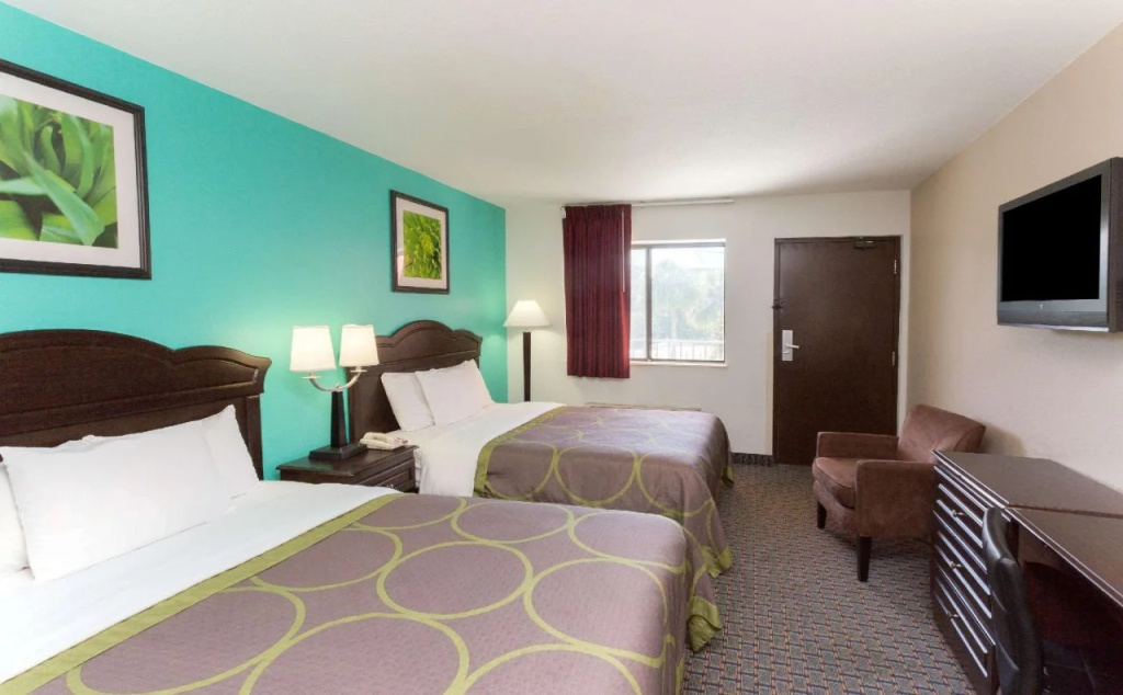Super 8 By Wyndham Naples