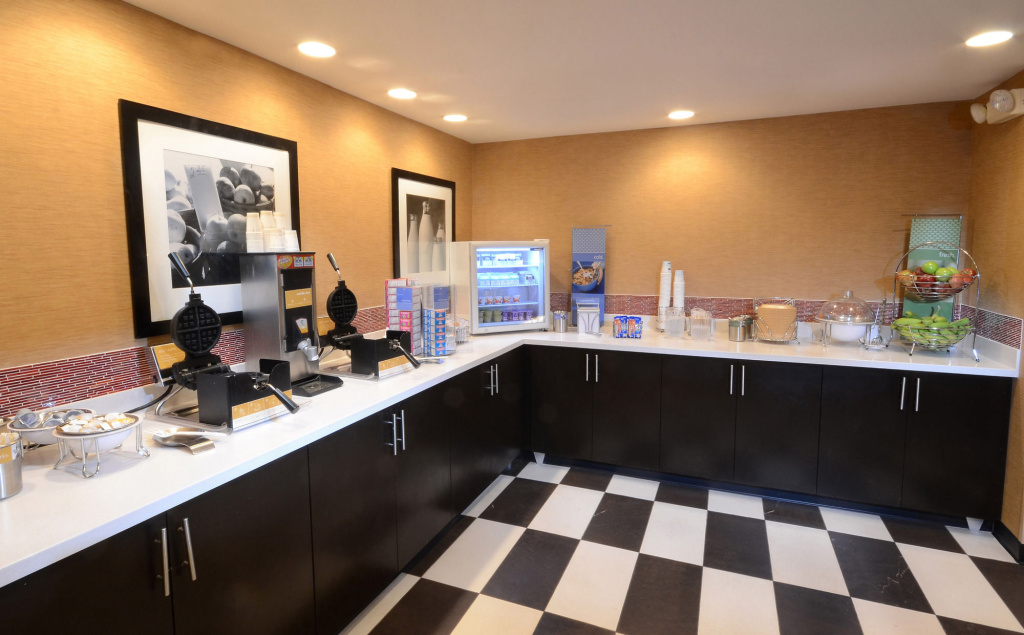 Hampton Inn Raleigh Capital Blvd North