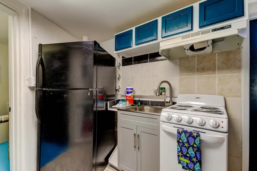 Simple Modern Gem 2 Blocks to Beach Pet Friendly