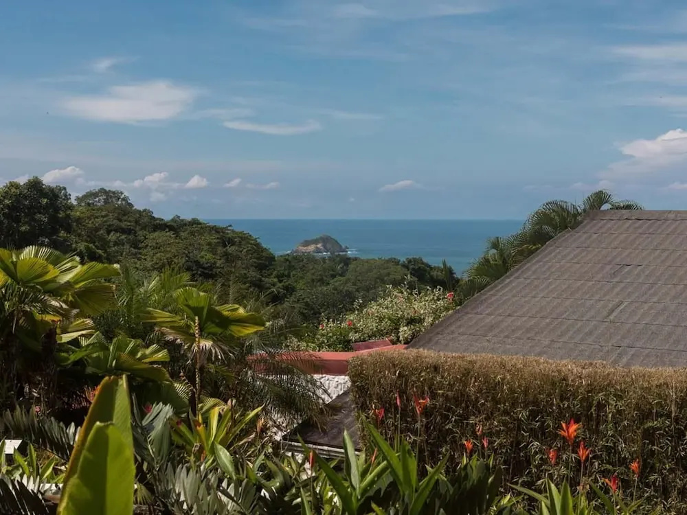 Villa Roca Boutique Resort & Suites