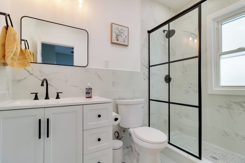 Near Midtown & Medical District! Updated Unit