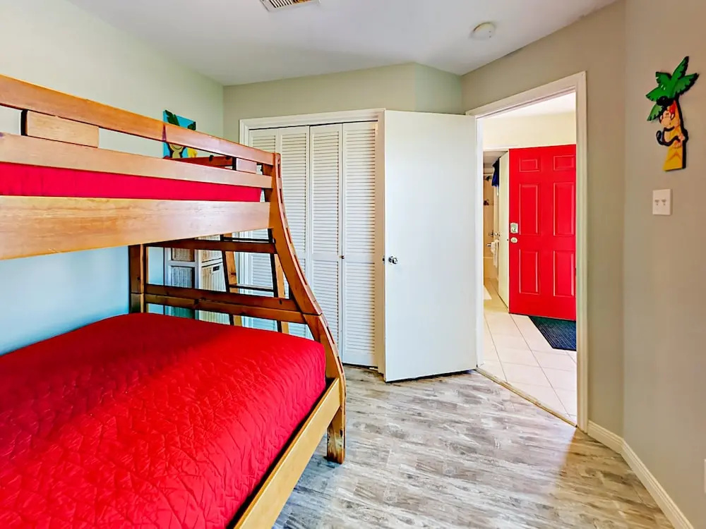 17601 San Luis Pass Road Home - 3 Br townhouse by RedAwning