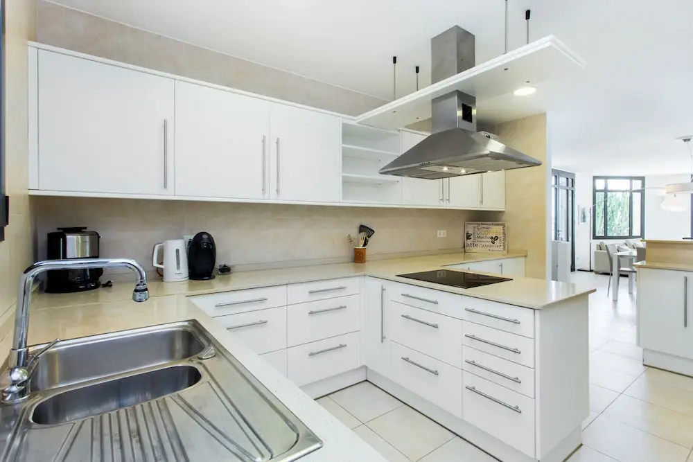 TarracoHomes, Villa with Botanic Garden and Private Pool facing the Beach