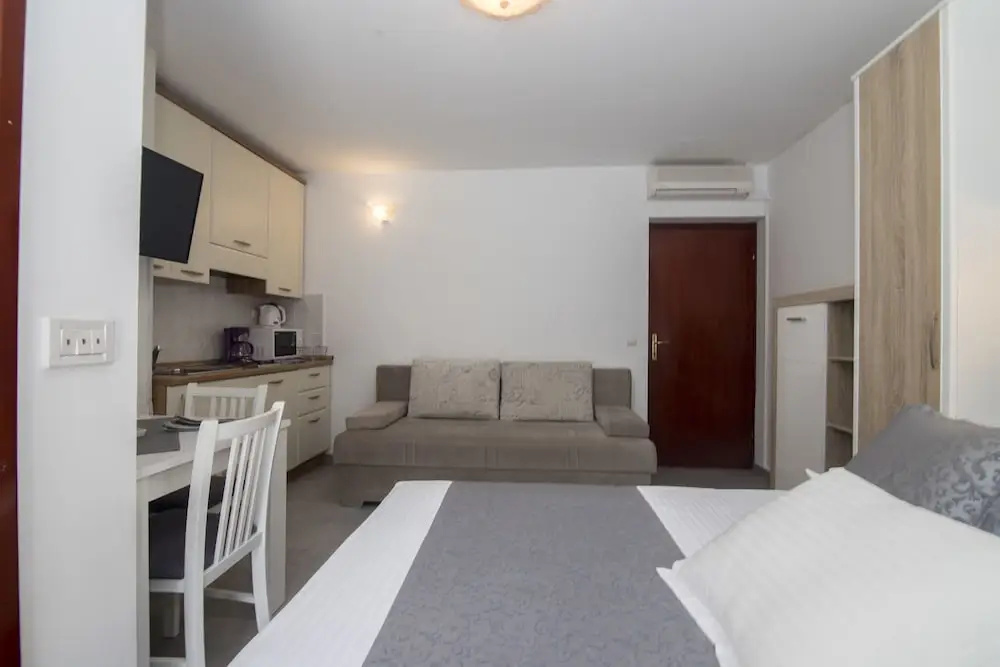 Apartments and Rooms Kapulica