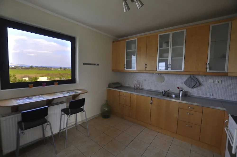 Xenos Villa 2 With 5 Bedrooms private swimming pool, near the sea