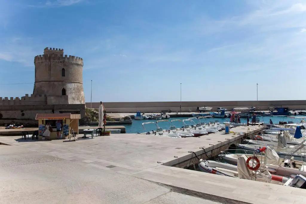 Affitto monolocale vicino mare e servizi m608