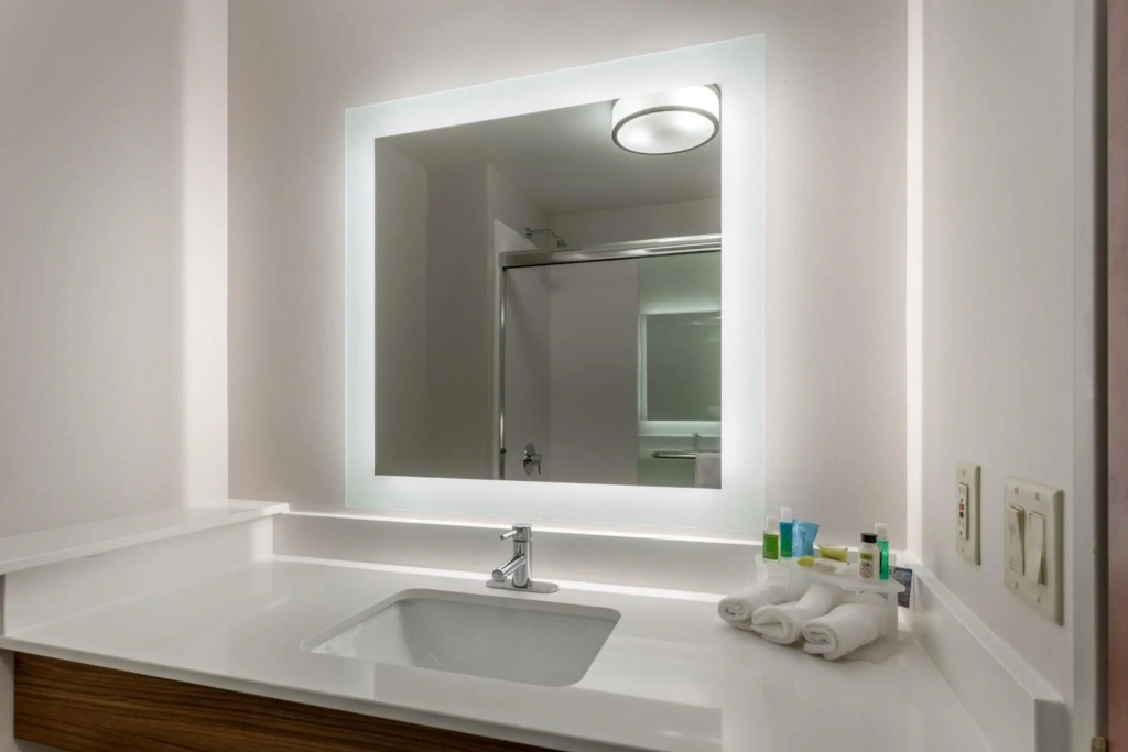 Holiday Inn Express Hotel & Suites Burlington by IHG