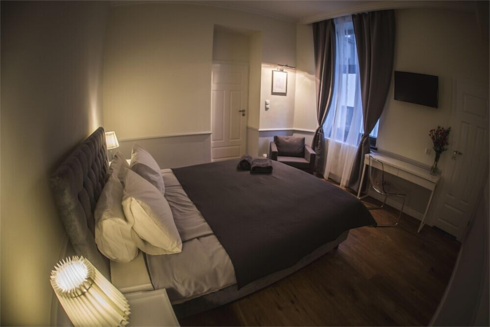 Angel House Apartments