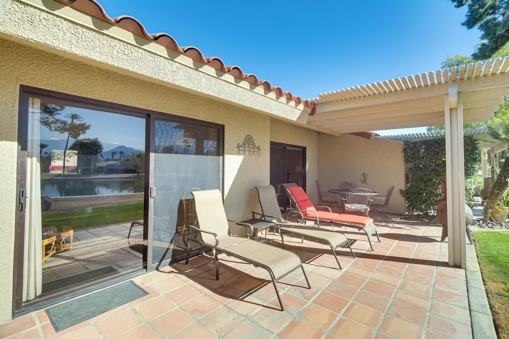 Pet-friendly Palm Desert Gem on Golf Course!