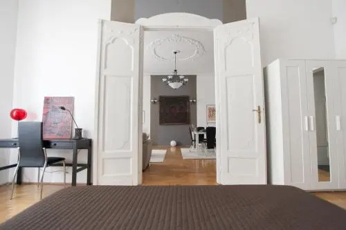 Royal Center Apartment