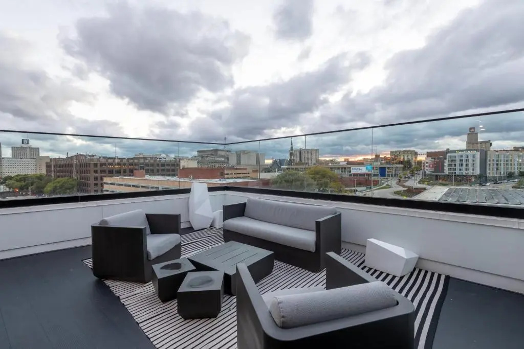 Flexhome Skywalk to Fiserv U2 RooftopGymParking