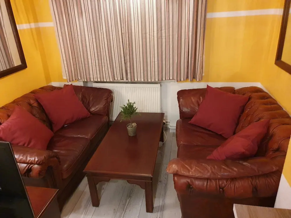 Sweet Central Tiny Apartment for 4 People